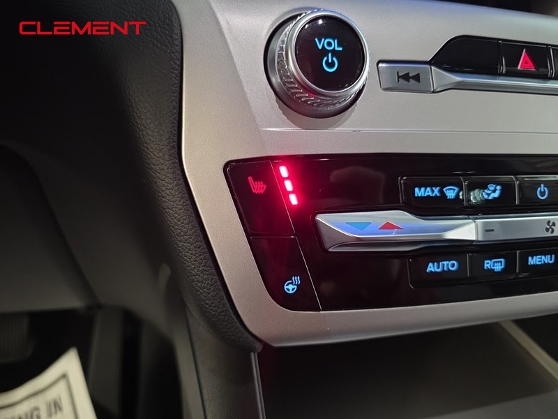 Ford Explorer Vehicle Full-screen Gallery Image 21