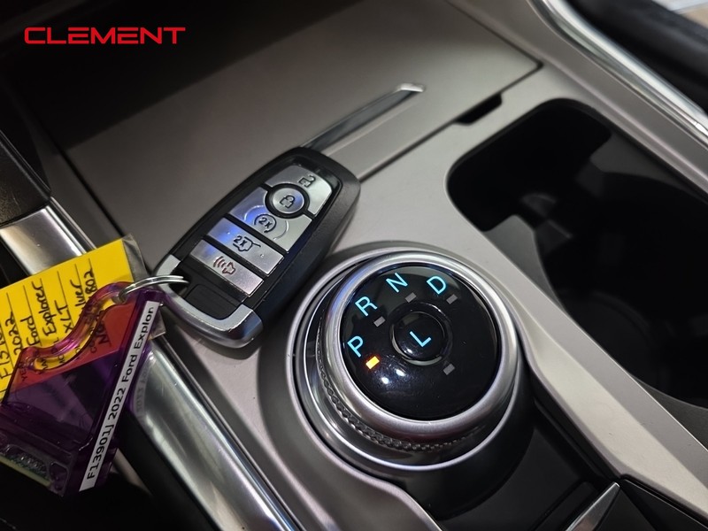 Ford Explorer Vehicle Full-screen Gallery Image 22