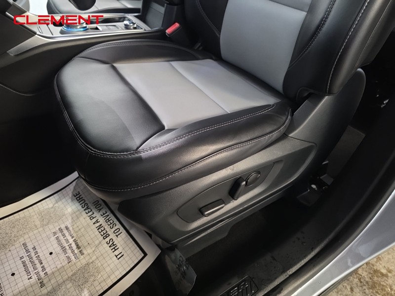 Ford Explorer Vehicle Full-screen Gallery Image 26