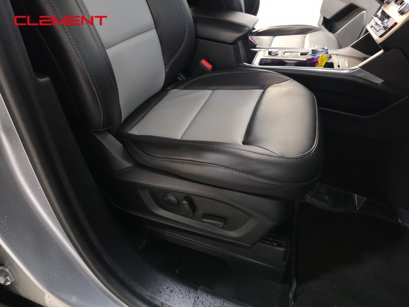 Ford Explorer Vehicle Full-screen Gallery Image 31