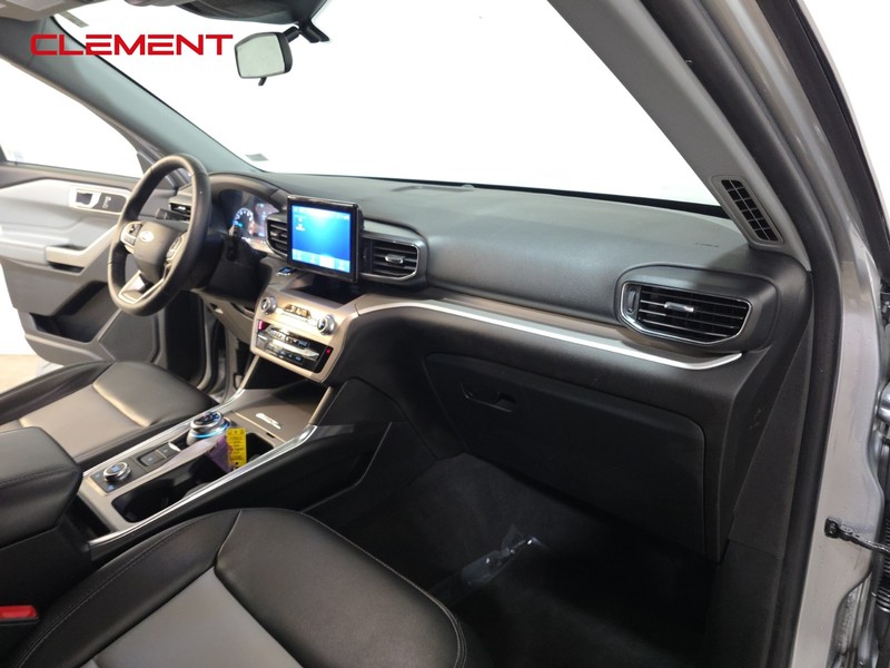 Ford Explorer Vehicle Full-screen Gallery Image 32