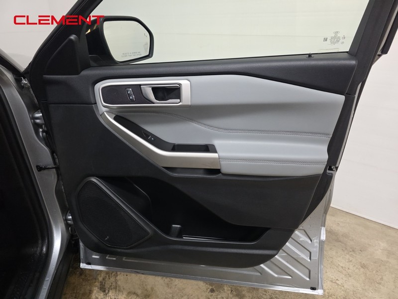 Ford Explorer Vehicle Full-screen Gallery Image 33