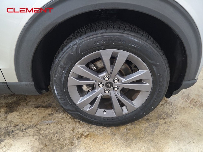 Ford Explorer Vehicle Full-screen Gallery Image 34