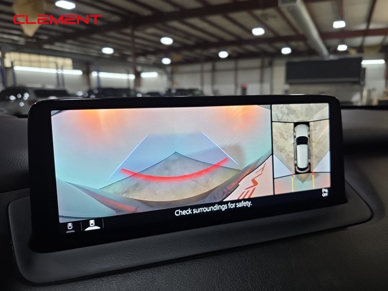 Mazda CX-9 Vehicle Full-screen Gallery Image 17