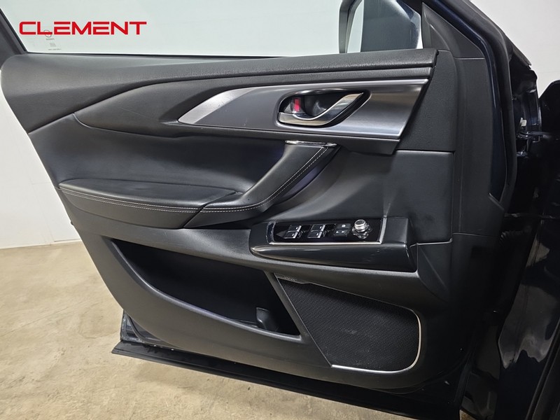 Mazda CX-9 Vehicle Full-screen Gallery Image 24