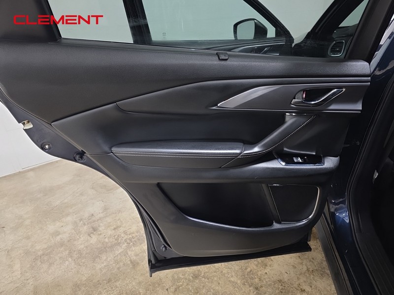 Mazda CX-9 Vehicle Full-screen Gallery Image 27