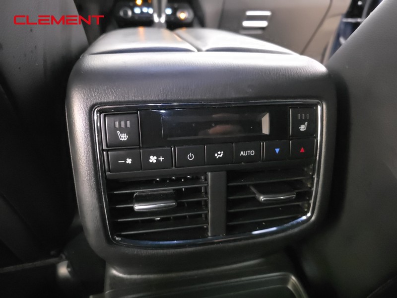 Mazda CX-9 Vehicle Full-screen Gallery Image 31