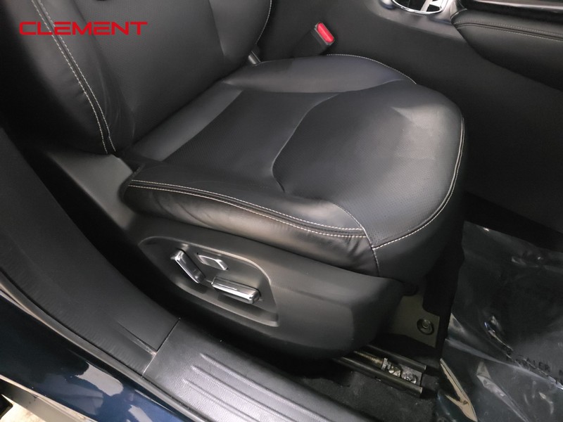 Mazda CX-9 Vehicle Full-screen Gallery Image 32