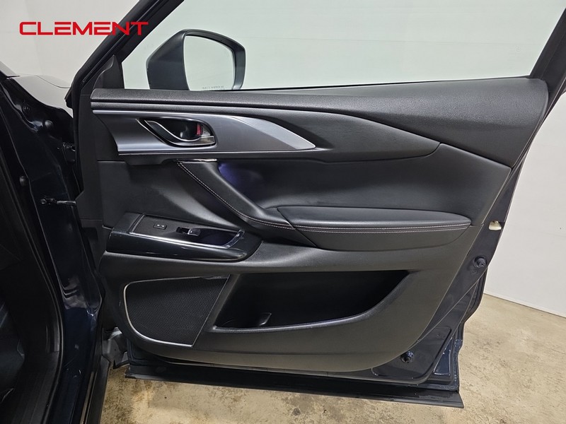 Mazda CX-9 Vehicle Full-screen Gallery Image 34