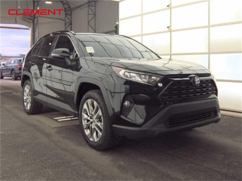 Toyota RAV4 Vehicle Full-screen Gallery Image 2