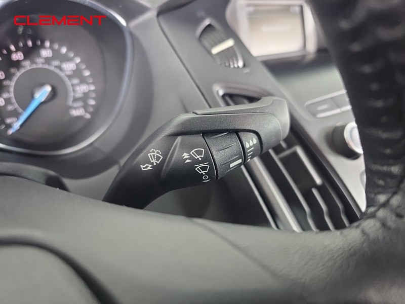 Ford Focus Sedan Vehicle Full-screen Gallery Image 15