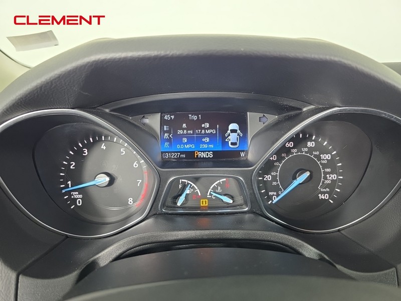 Ford Focus Sedan Vehicle Full-screen Gallery Image 16