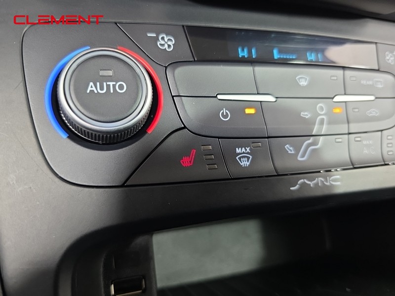 Ford Focus Sedan Vehicle Full-screen Gallery Image 21