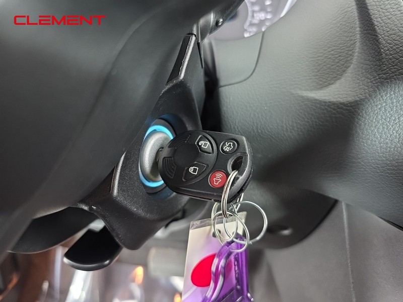 Ford Focus Sedan Vehicle Full-screen Gallery Image 23