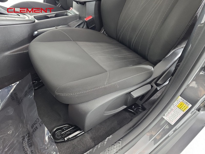 Ford Focus Sedan Vehicle Full-screen Gallery Image 26