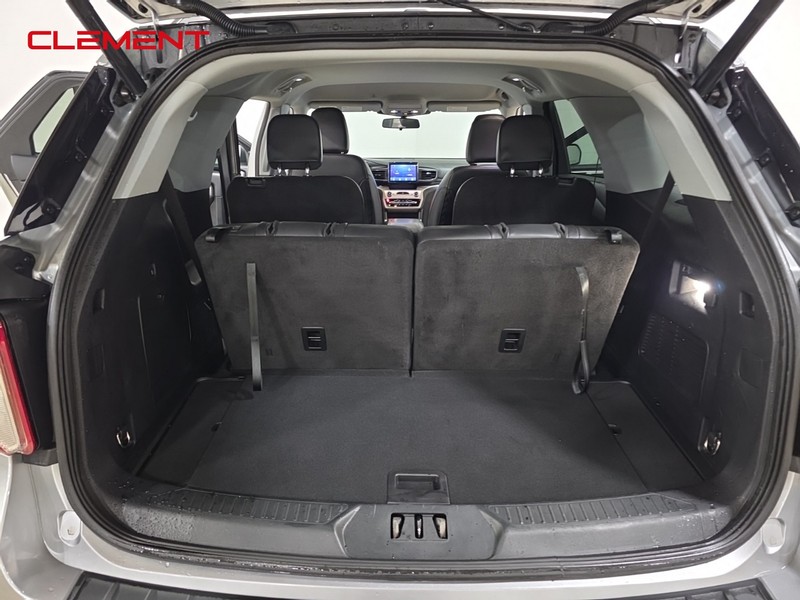 Ford Explorer Vehicle Image 11