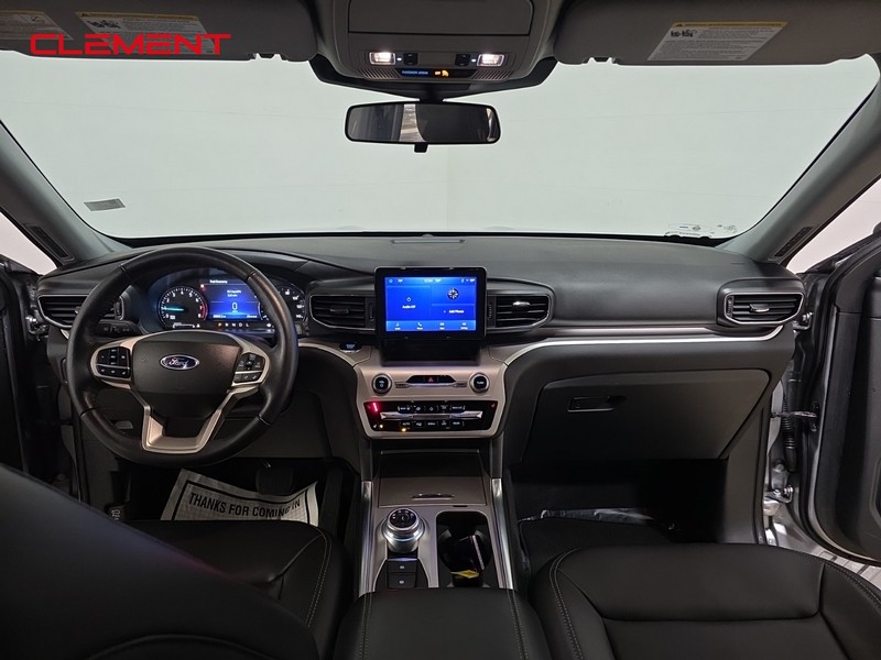 Ford Explorer Vehicle Image 12