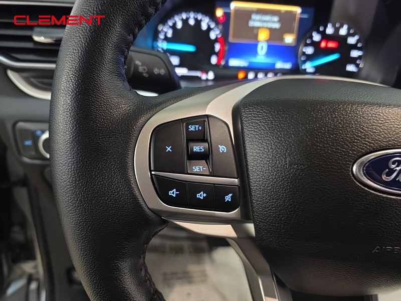 Ford Explorer Vehicle Image 15