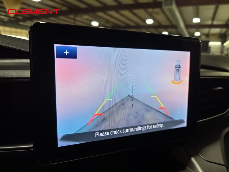 Ford Explorer Vehicle Image 19