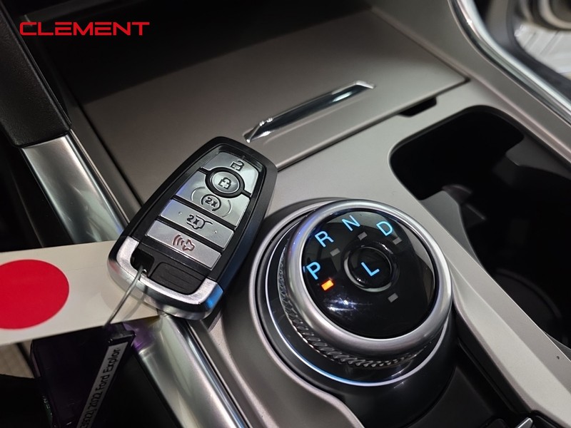 Ford Explorer Vehicle Image 21