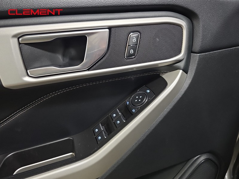 Ford Explorer Vehicle Image 23