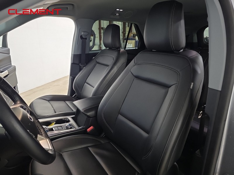 Ford Explorer Vehicle Image 26