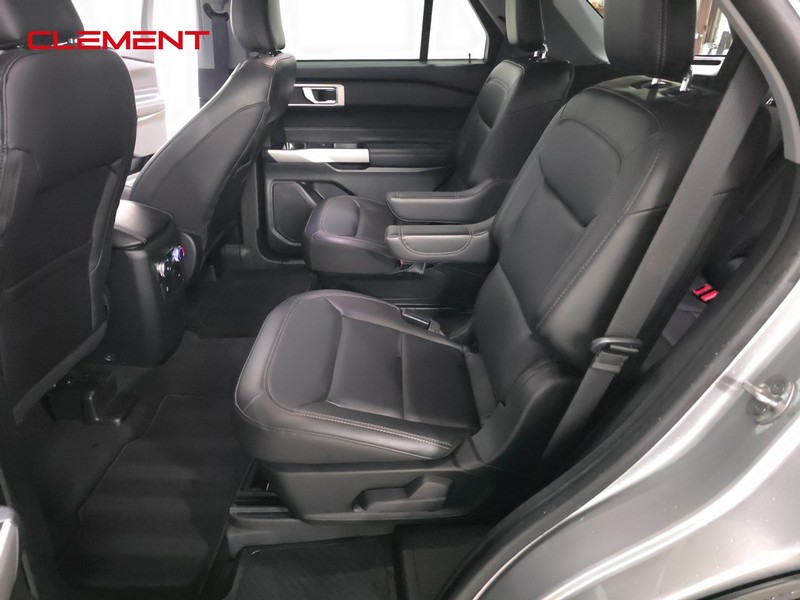 Ford Explorer Vehicle Image 28