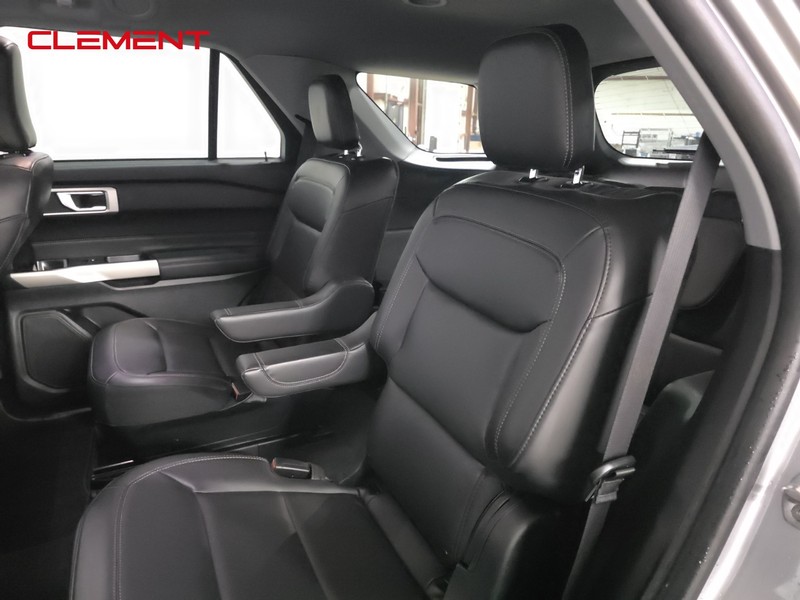 Ford Explorer Vehicle Image 29