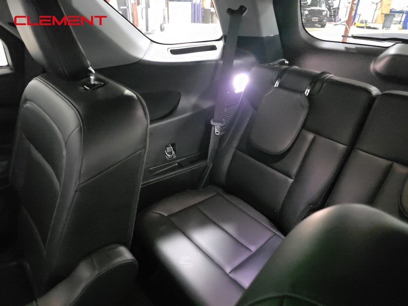 Ford Explorer Vehicle Image 30