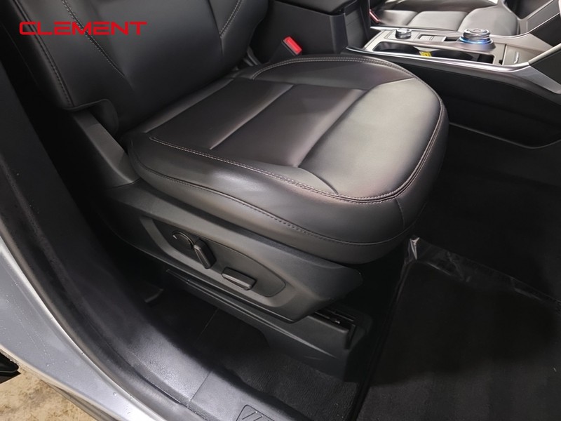 Ford Explorer Vehicle Image 31