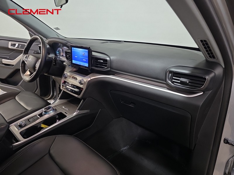 Ford Explorer Vehicle Image 32