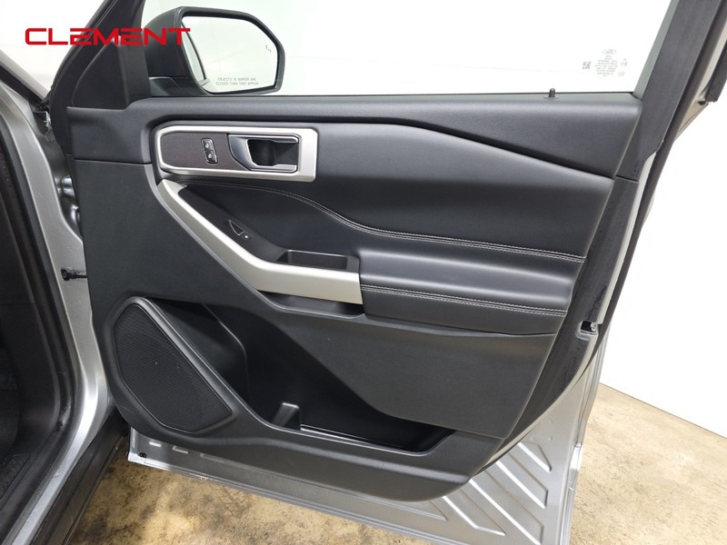 Ford Explorer Vehicle Image 33