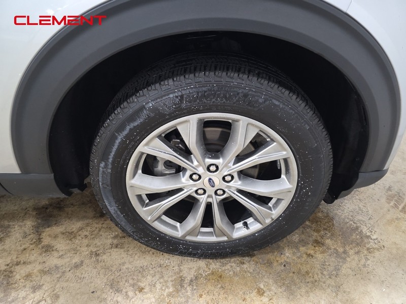 Ford Explorer Vehicle Image 34