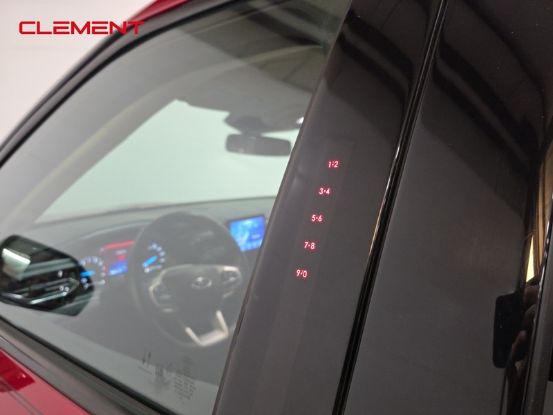 Ford Explorer Vehicle Full-screen Gallery Image 11