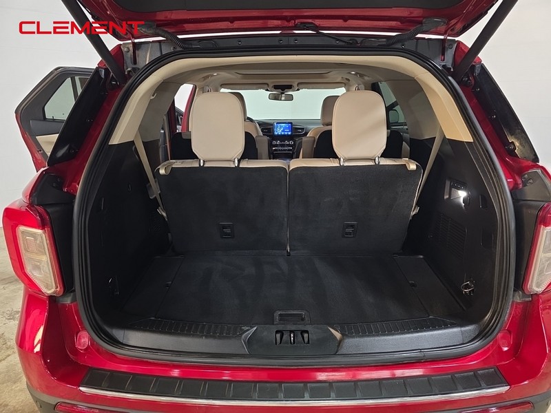 Ford Explorer Vehicle Full-screen Gallery Image 12