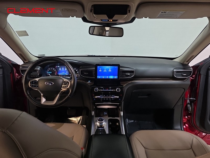 Ford Explorer Vehicle Full-screen Gallery Image 13