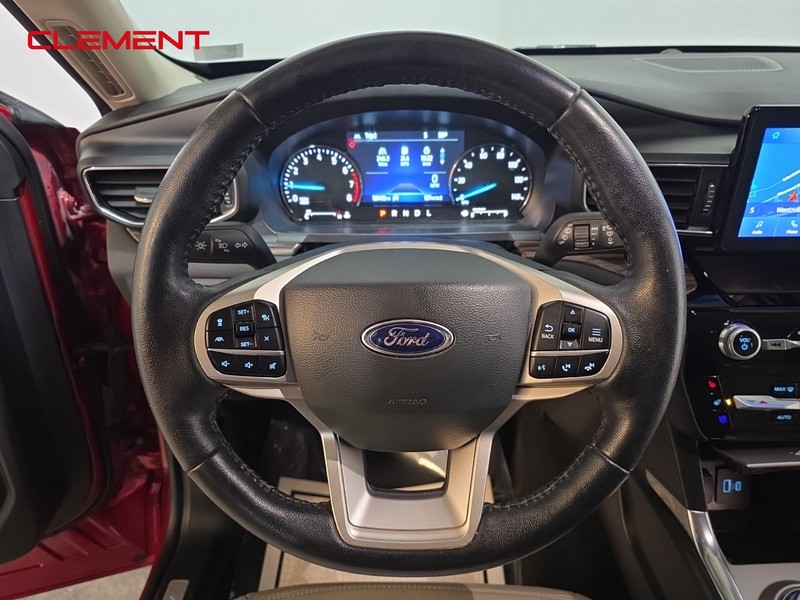 Ford Explorer Vehicle Full-screen Gallery Image 15