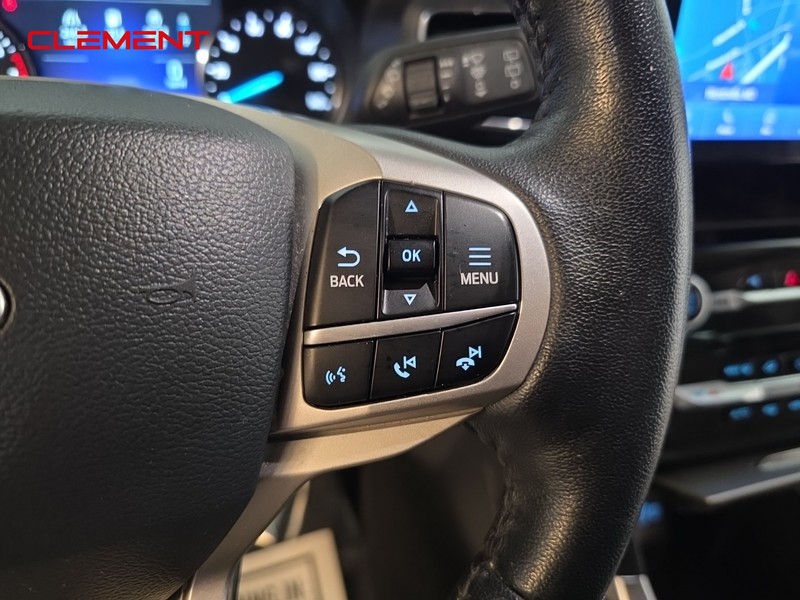 Ford Explorer Vehicle Full-screen Gallery Image 17