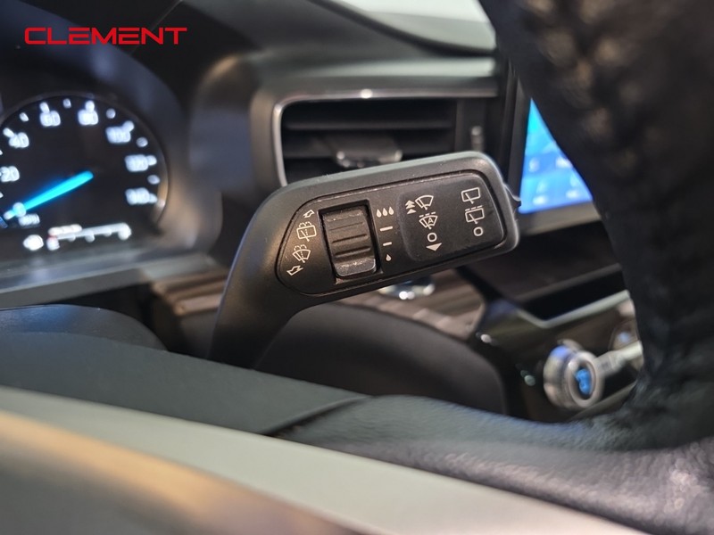 Ford Explorer Vehicle Full-screen Gallery Image 18