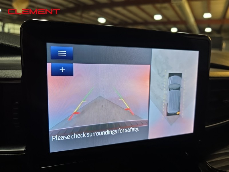 Ford Explorer Vehicle Full-screen Gallery Image 22