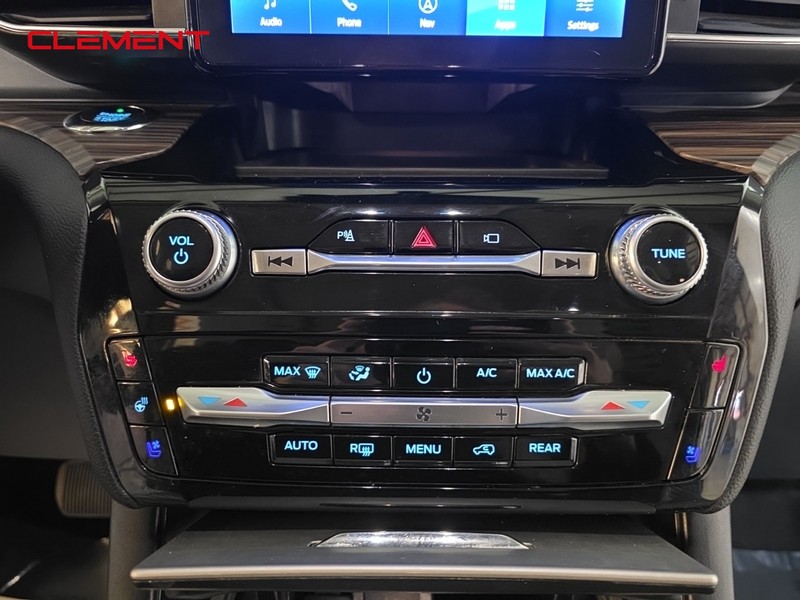 Ford Explorer Vehicle Full-screen Gallery Image 23