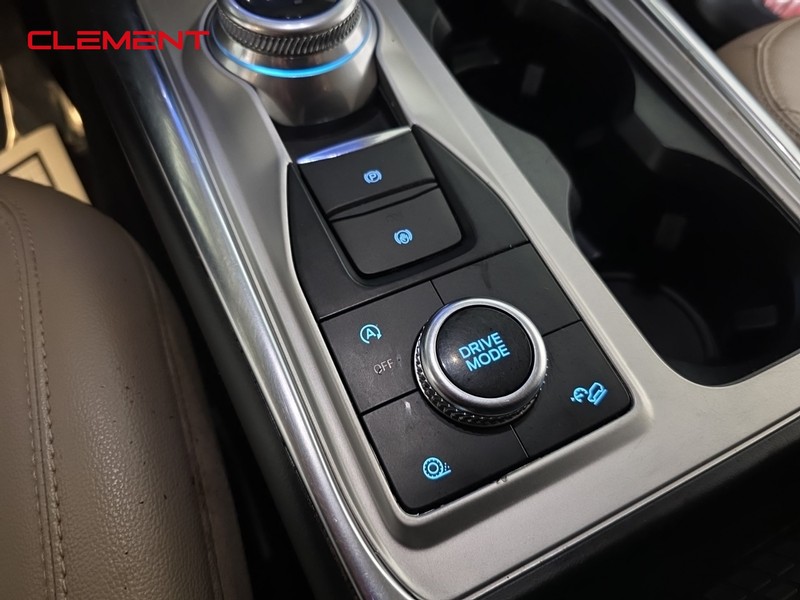 Ford Explorer Vehicle Full-screen Gallery Image 25