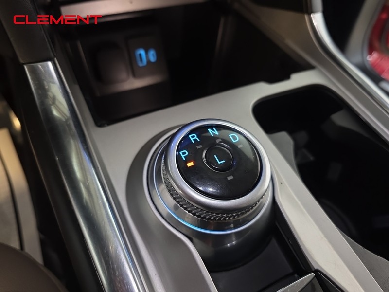 Ford Explorer Vehicle Full-screen Gallery Image 26