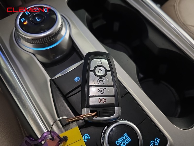 Ford Explorer Vehicle Full-screen Gallery Image 27