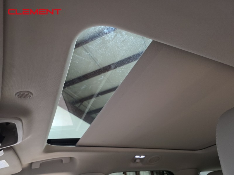 Ford Explorer Vehicle Full-screen Gallery Image 28