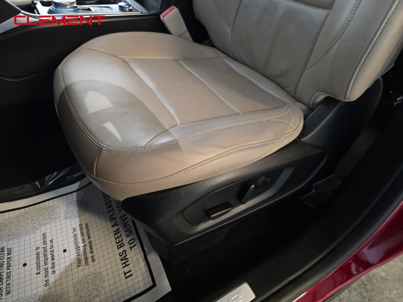 Ford Explorer Vehicle Full-screen Gallery Image 31