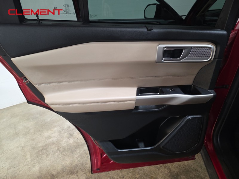 Ford Explorer Vehicle Full-screen Gallery Image 33