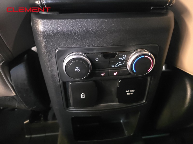 Ford Explorer Vehicle Full-screen Gallery Image 36