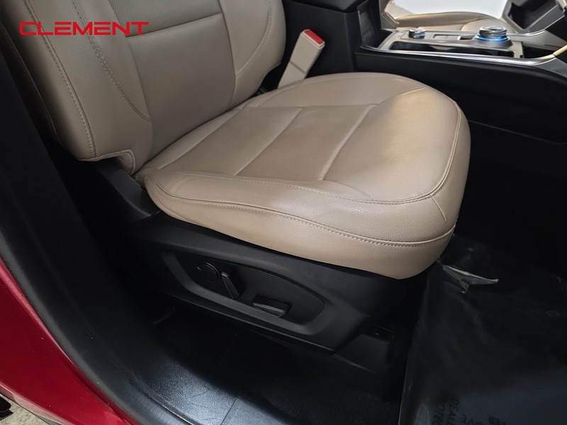 Ford Explorer Vehicle Full-screen Gallery Image 37