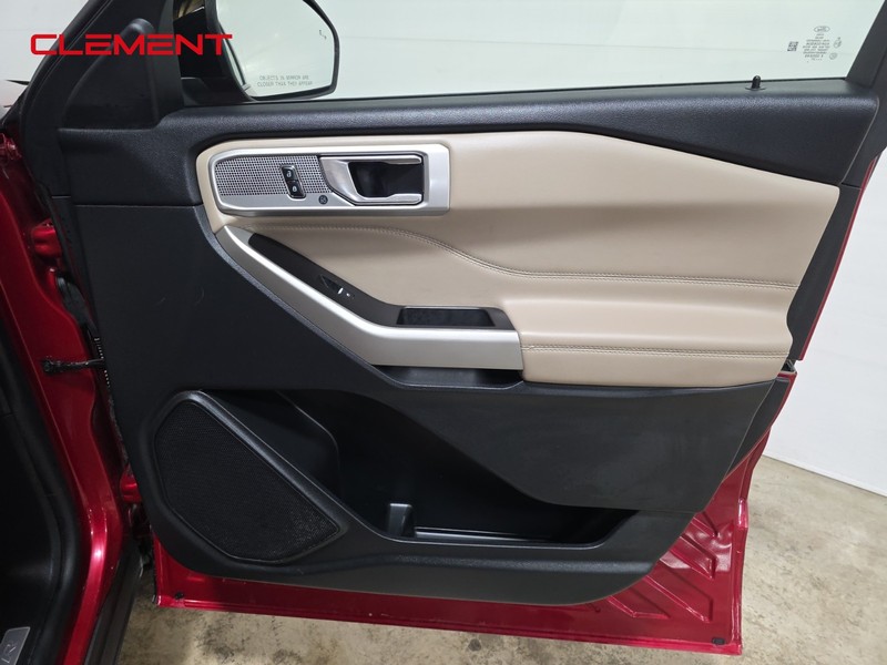 Ford Explorer Vehicle Full-screen Gallery Image 39